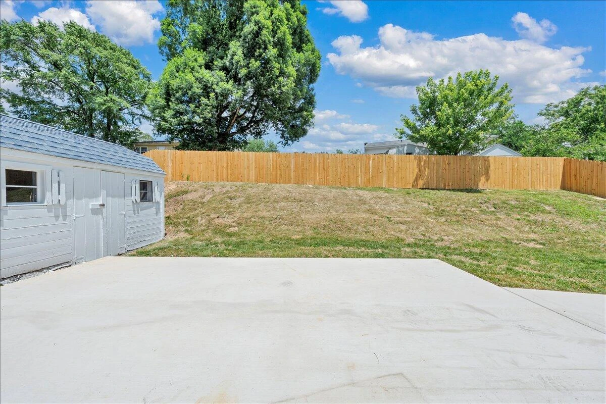823 Brownwood DR NW - Photo 27