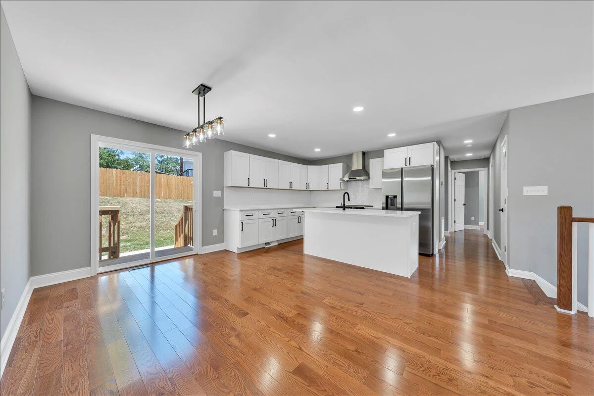 823 Brownwood DR NW - Photo 4