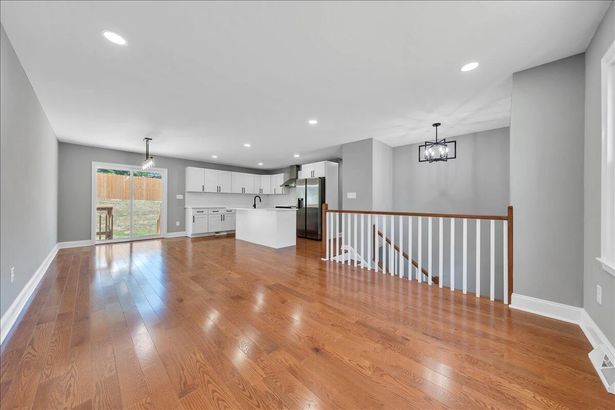 823 Brownwood DR NW - Photo 9