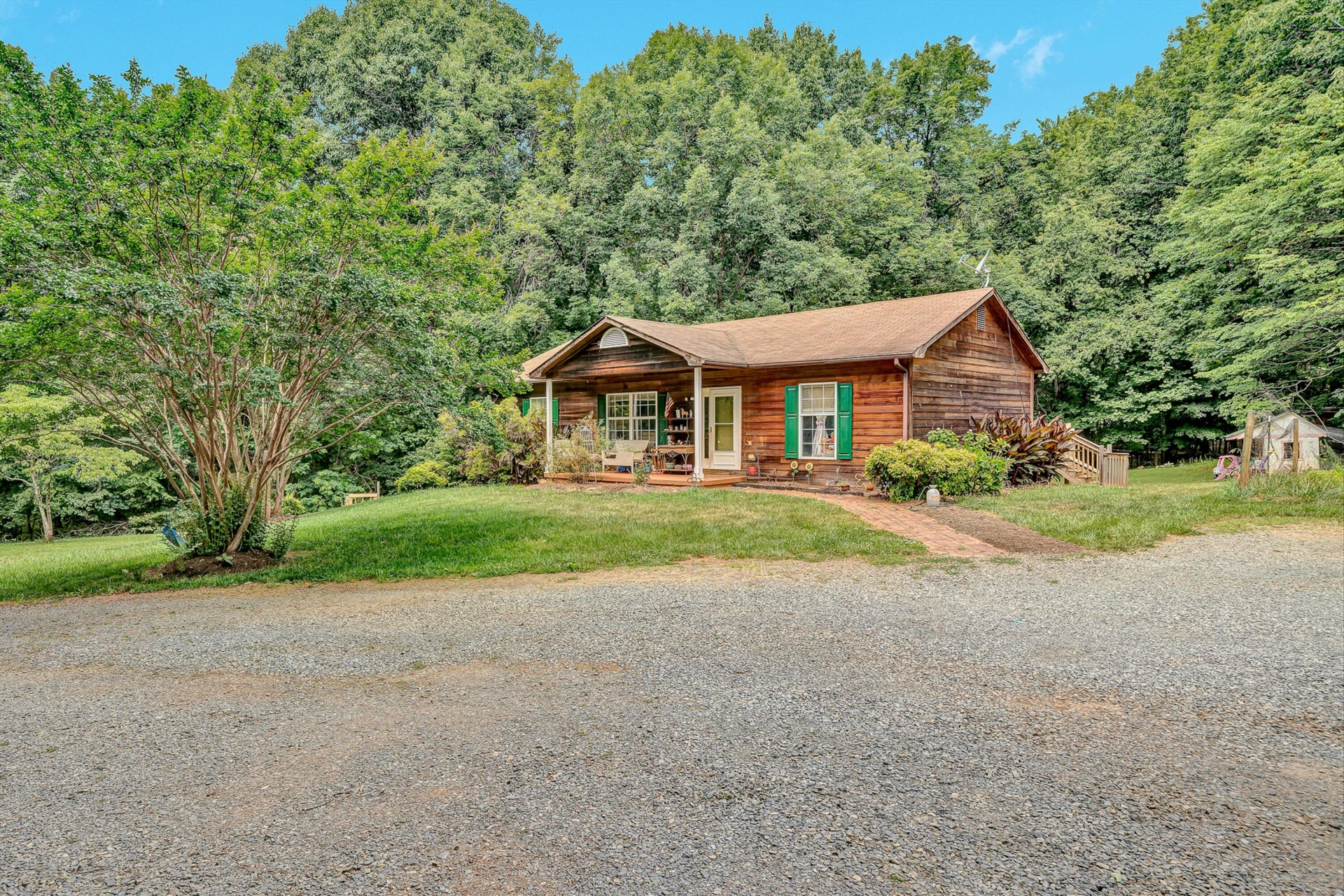 1145 FARMINGTON RD - Photo 2