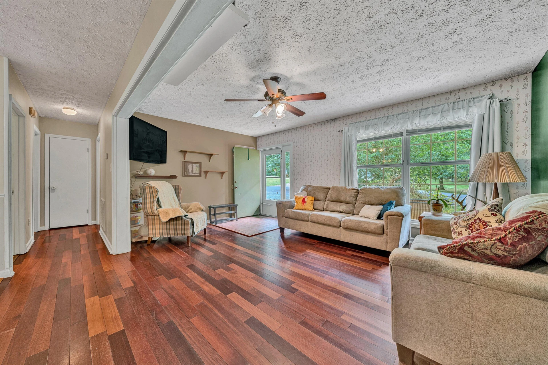 1145 FARMINGTON RD - Photo 3