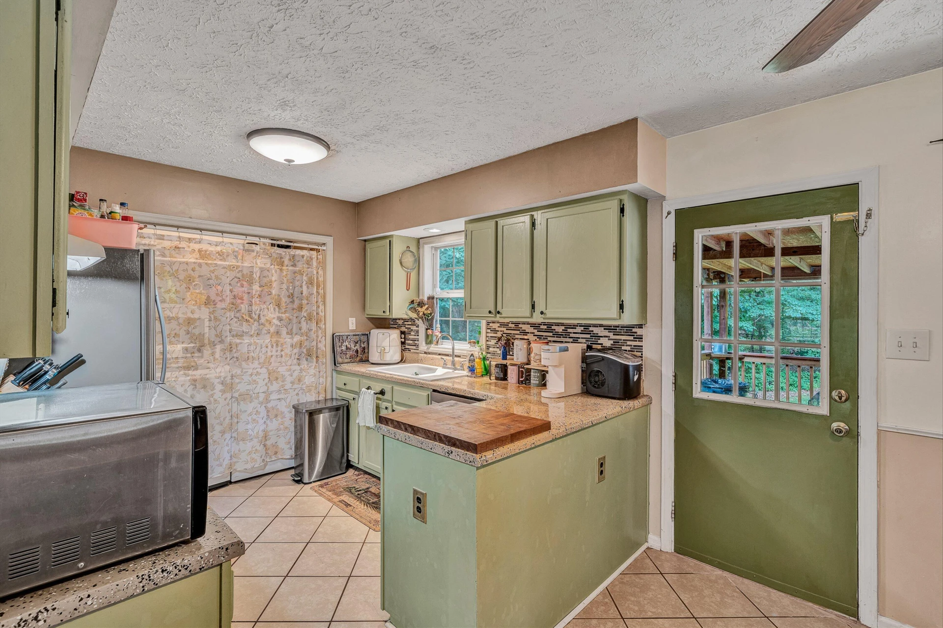 1145 FARMINGTON RD - Photo 7