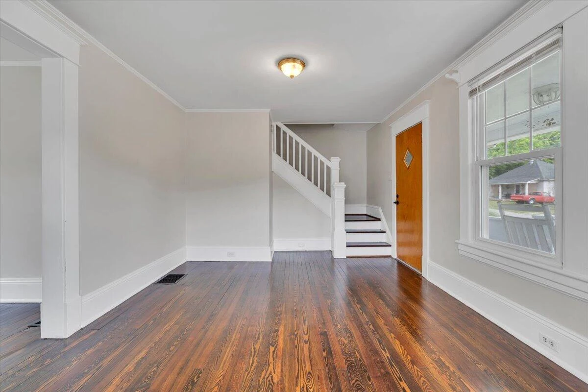 1364 Rose AVE SE - Photo 10
