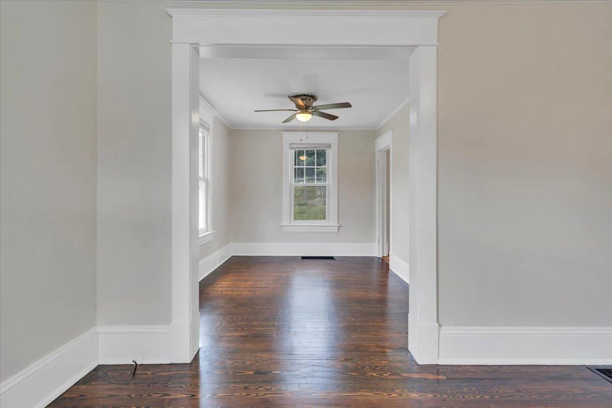 1364 Rose AVE SE - Photo 11