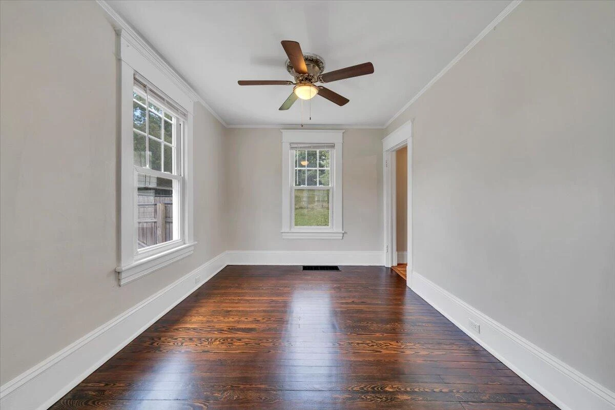 1364 Rose AVE SE - Photo 12