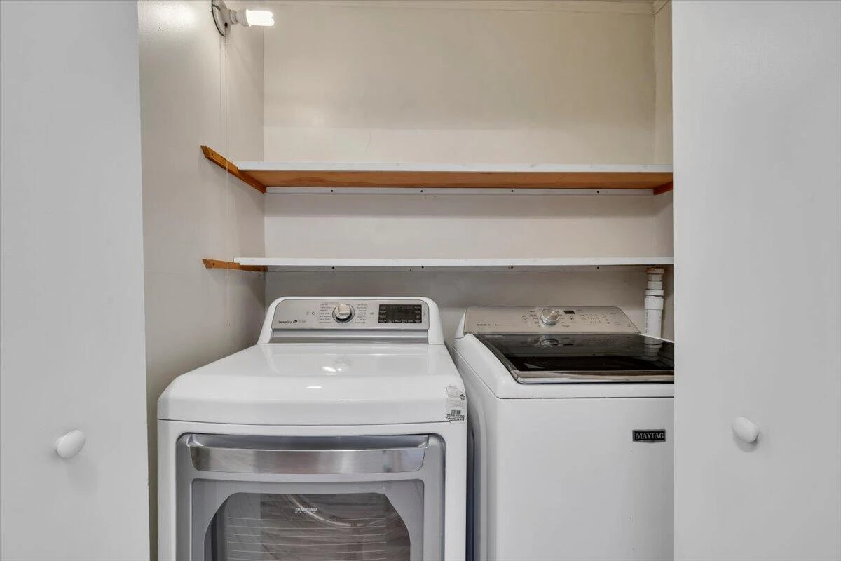 1364 Rose AVE SE - Photo 16