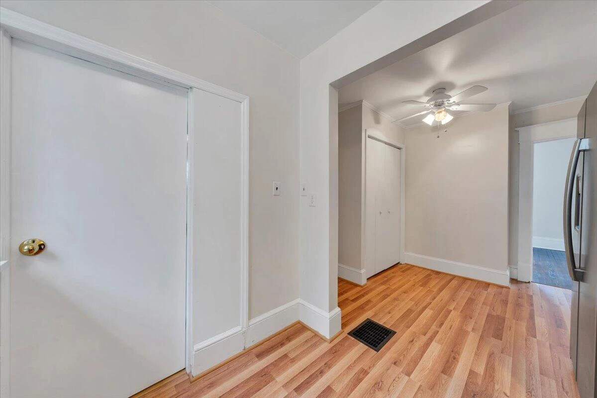 1364 Rose AVE SE - Photo 21