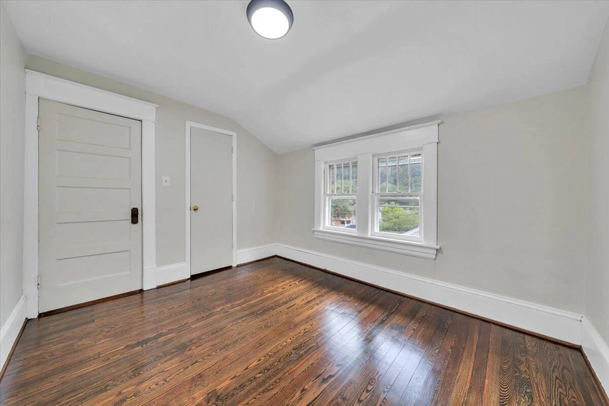 1364 Rose AVE SE - Photo 25