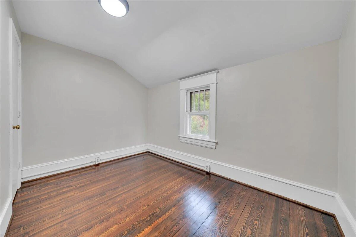 1364 Rose AVE SE - Photo 26