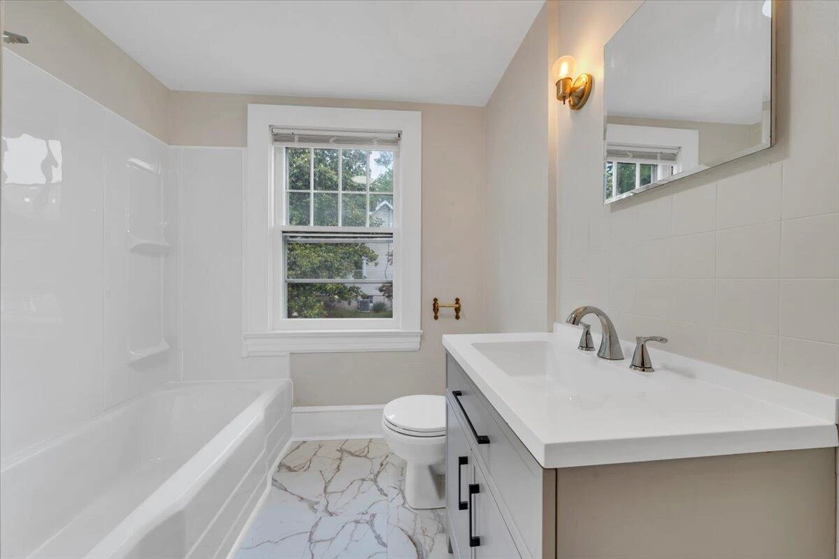1364 Rose AVE SE - Photo 27