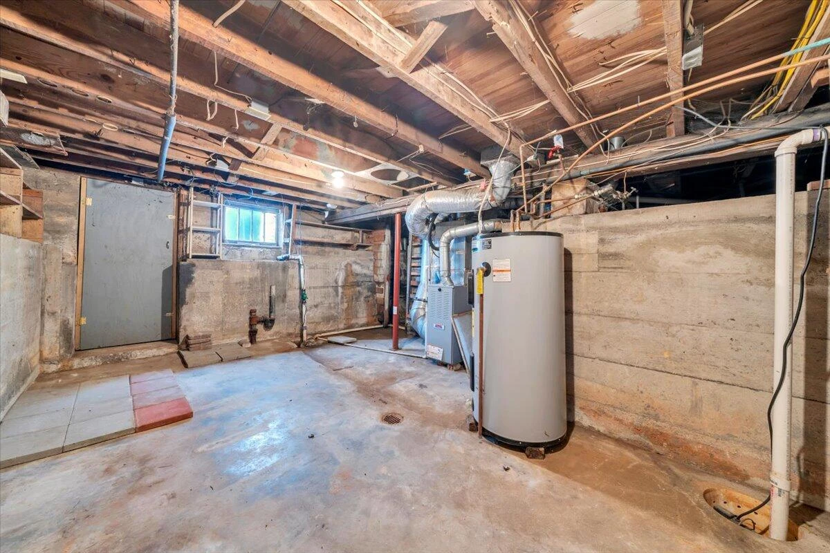 1364 Rose AVE SE - Photo 28