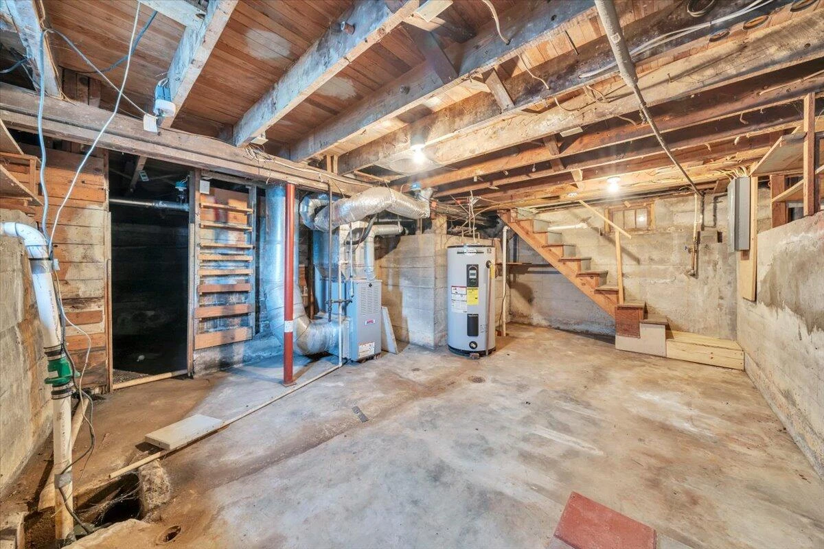 1364 Rose AVE SE - Photo 29