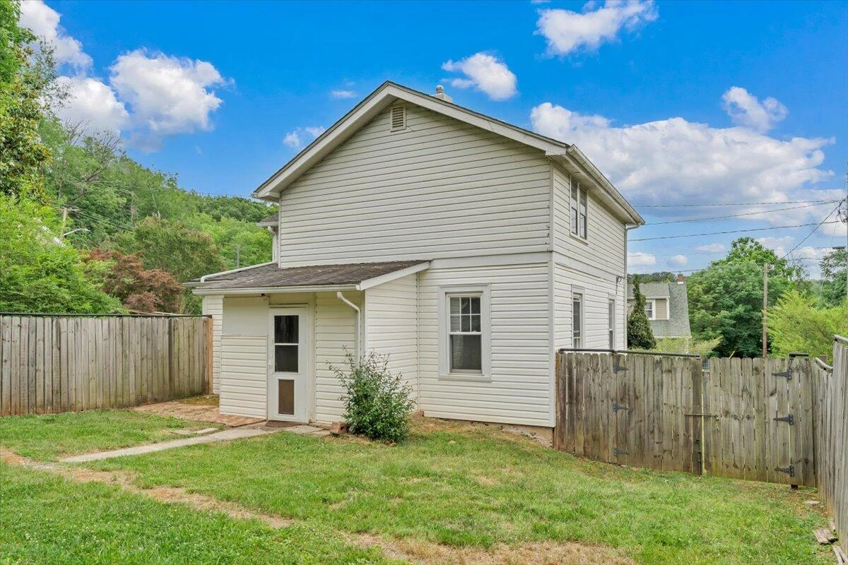1364 Rose AVE SE - Photo 31