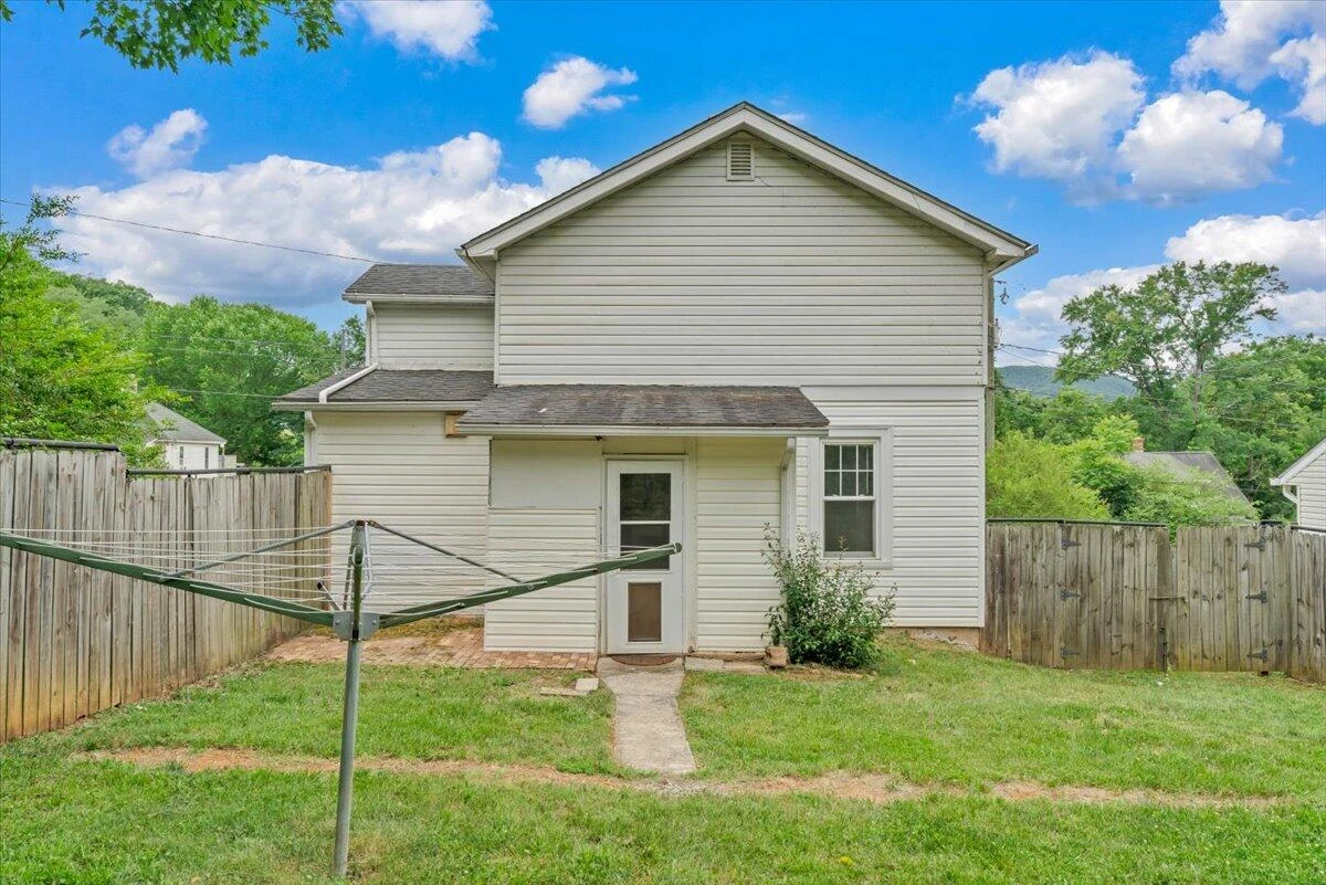 1364 Rose AVE SE - Photo 33