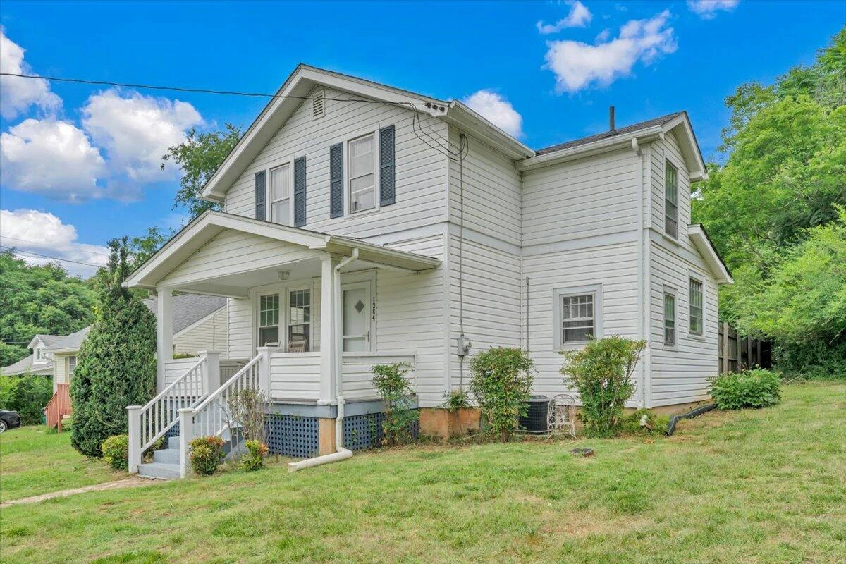 1364 Rose AVE SE - Photo 35