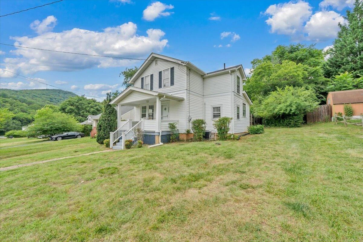 1364 Rose AVE SE - Photo 36