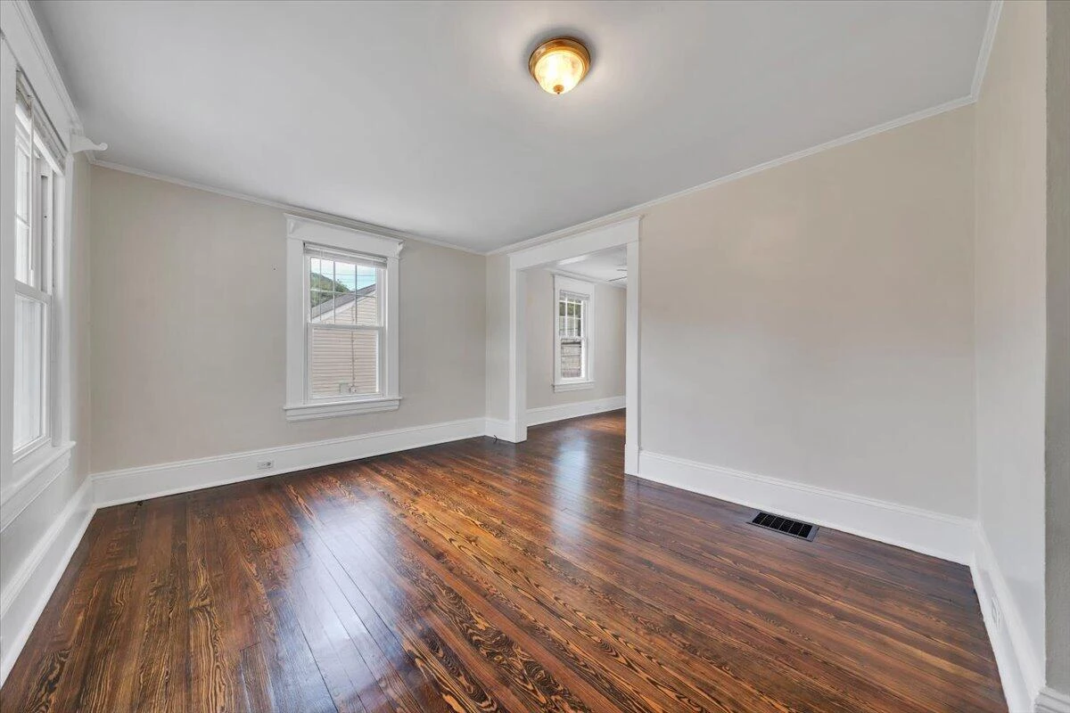 1364 Rose AVE SE - Photo 7
