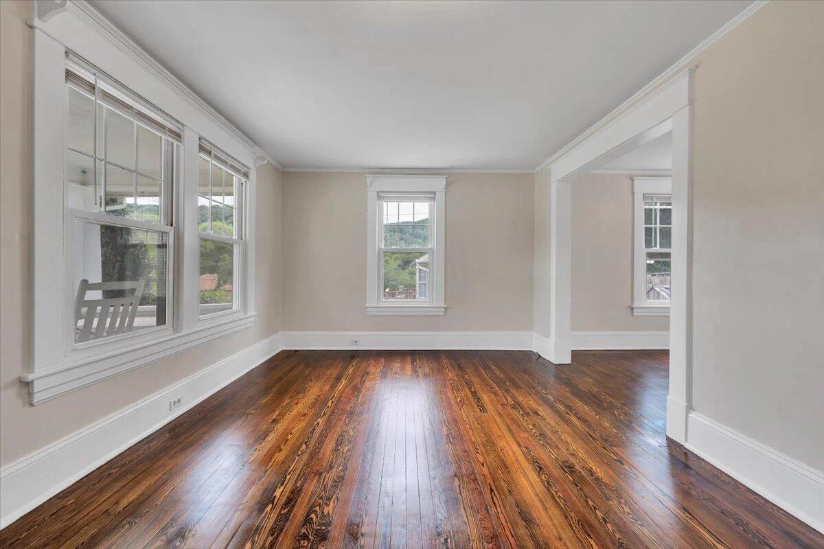 1364 Rose AVE SE - Photo 8