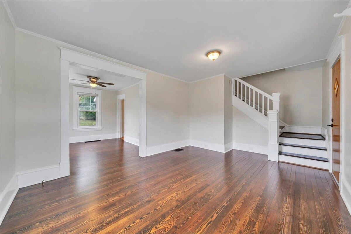 1364 Rose AVE SE - Photo 9