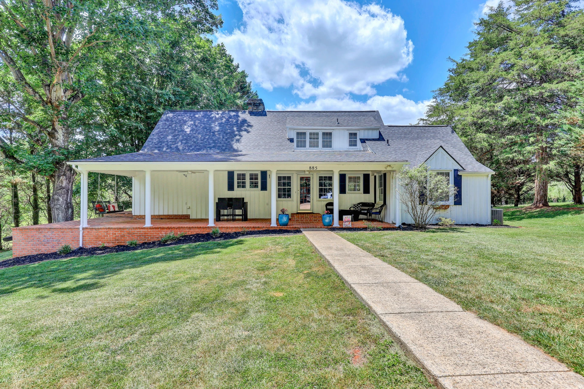 885 S MAIN ST