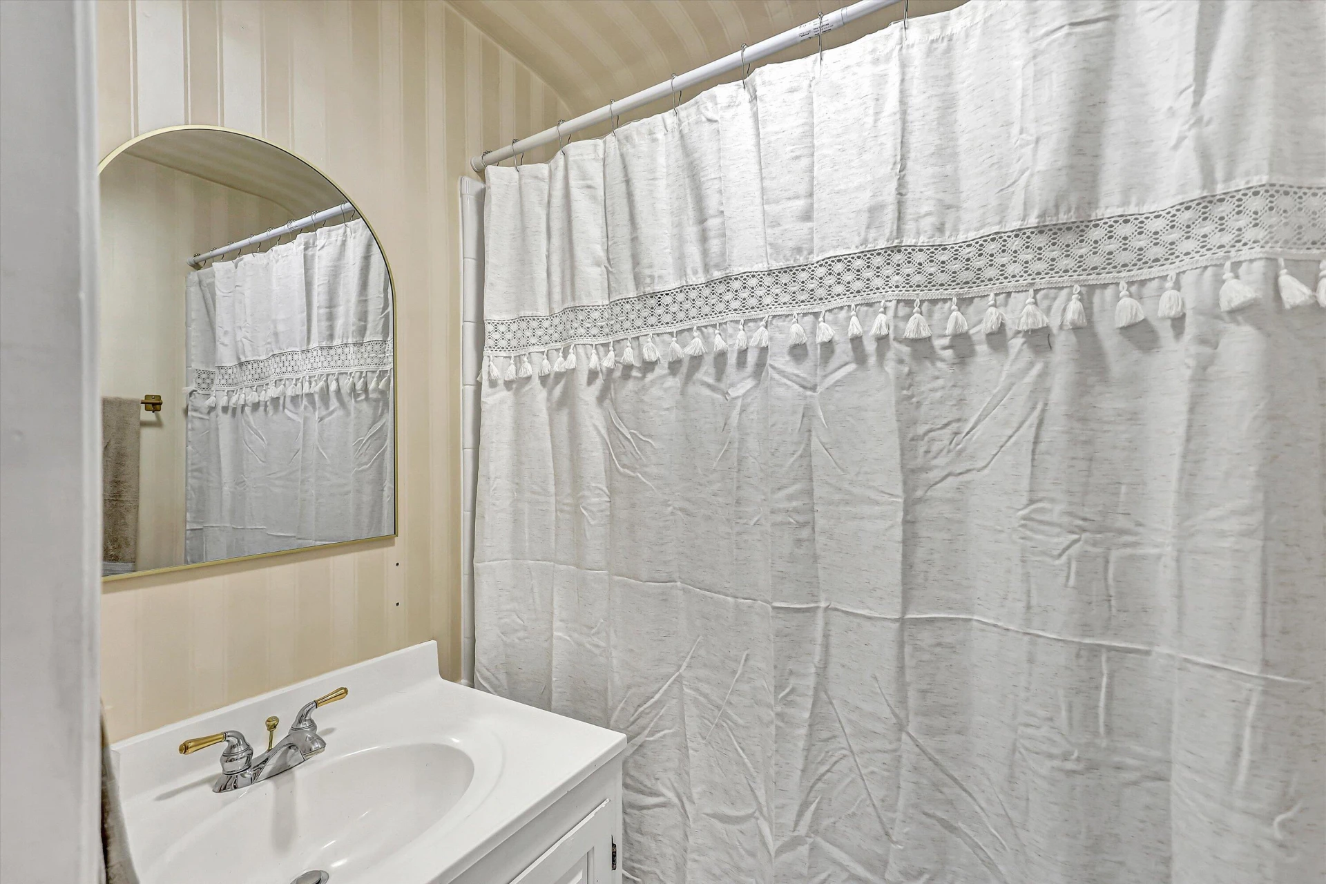 885 S MAIN ST - Photo 38