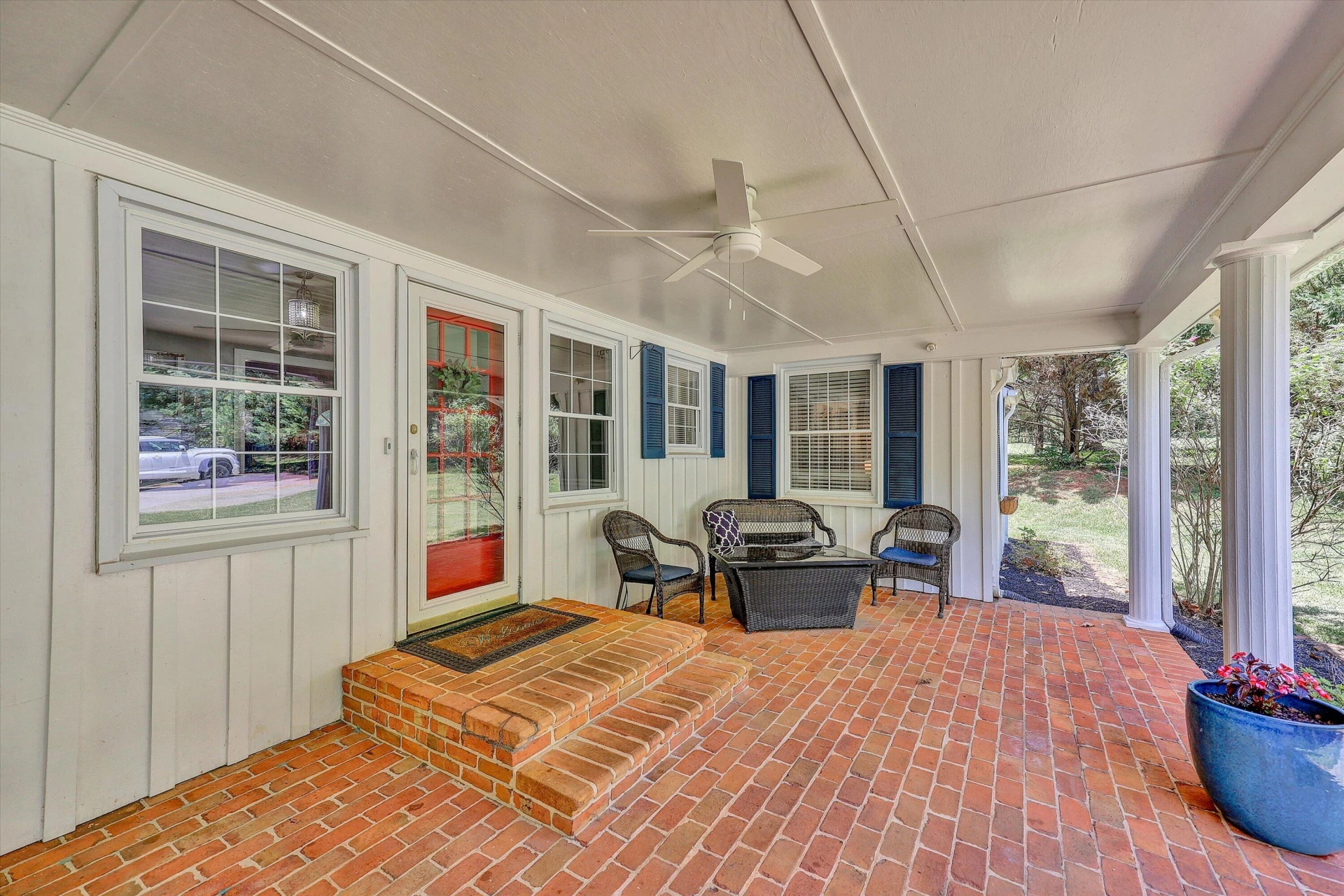 885 S MAIN ST - Photo 5