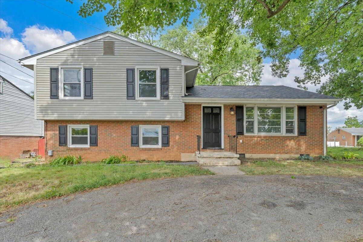 678 E Augusta AVE - Photo 2