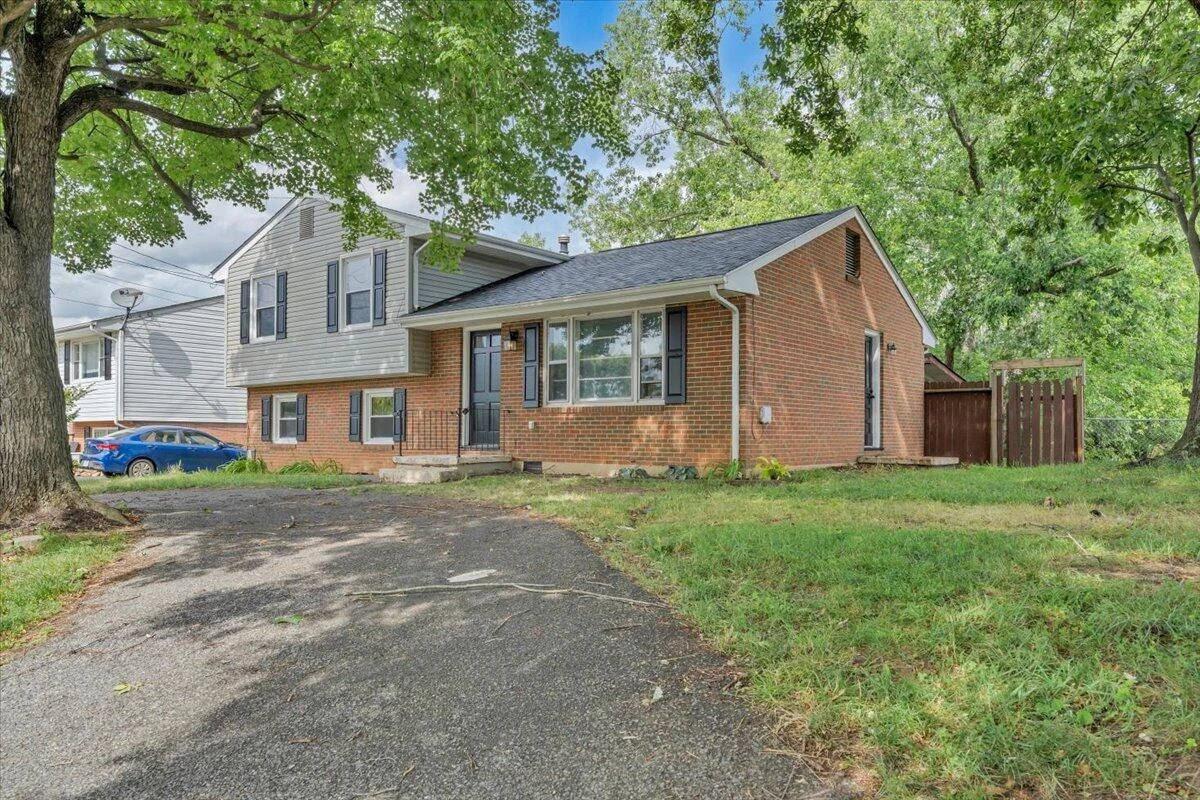 678 E Augusta AVE - Photo 3