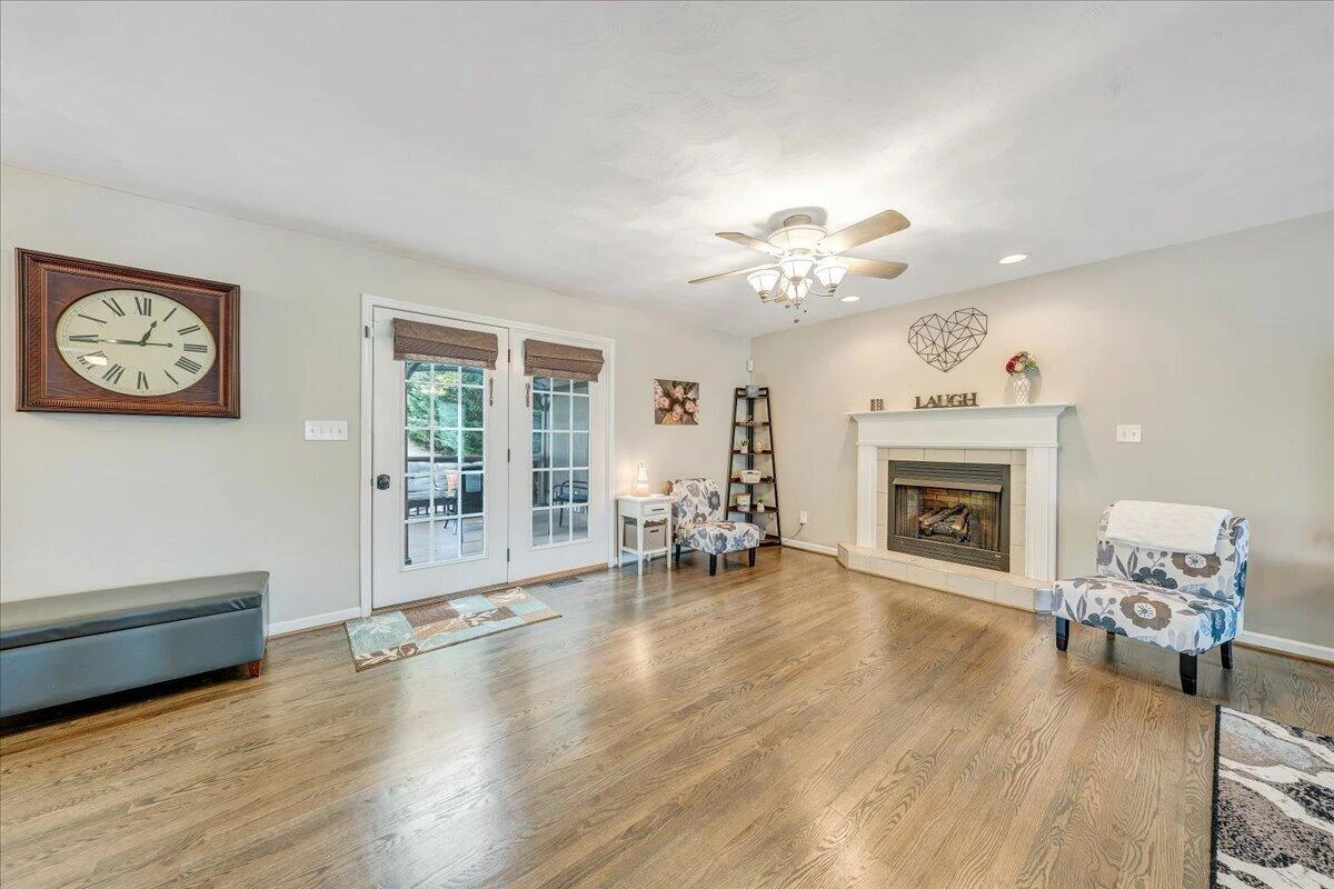 1341 Crutchfield ST - Photo 10