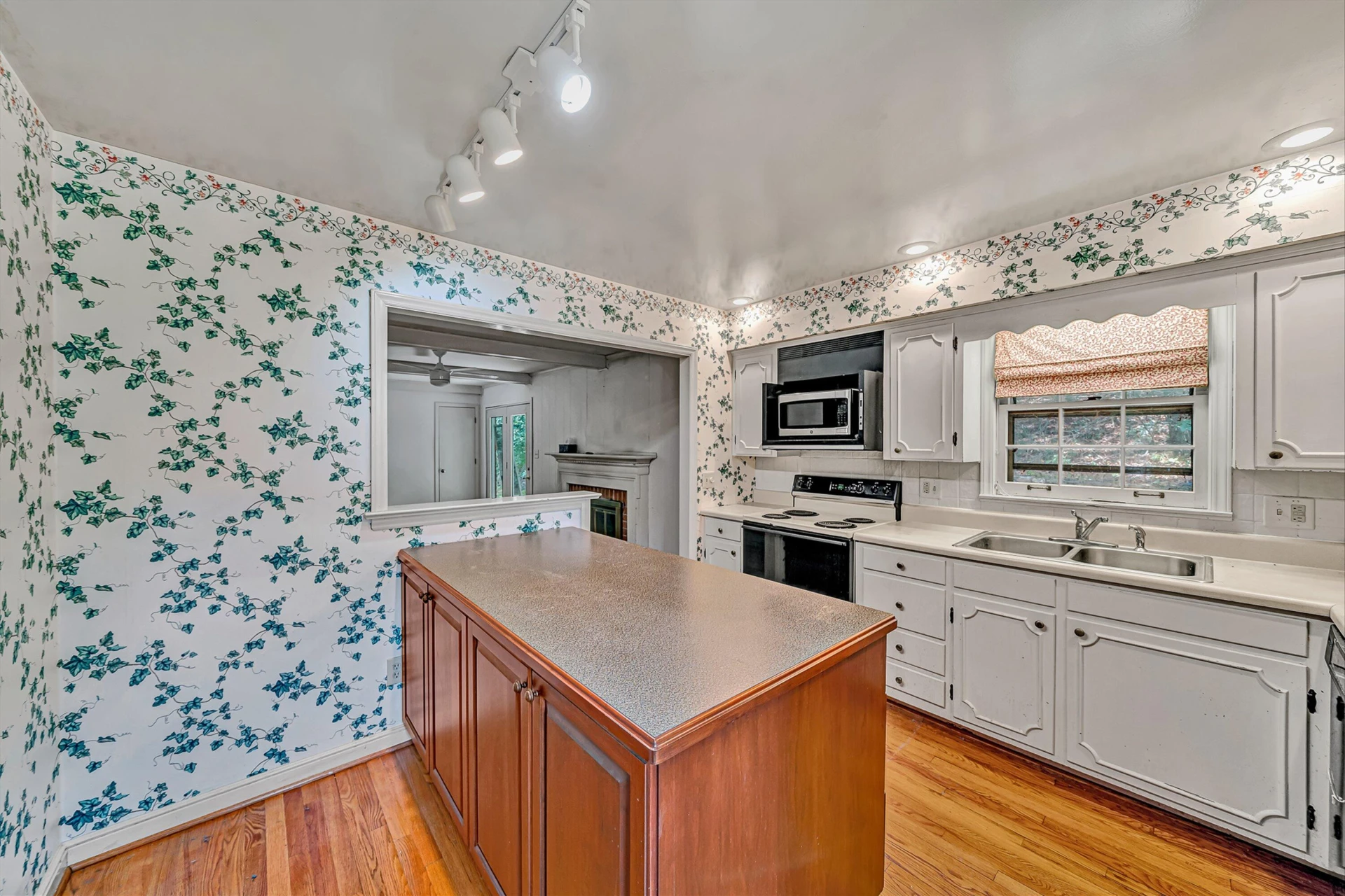3331 Longhorn RD - Photo 11