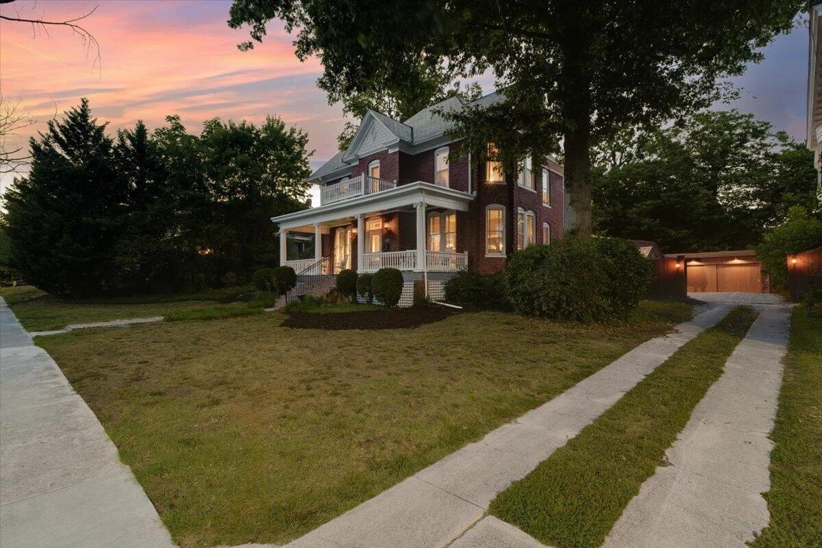 409 Highland AVE SW - Photo 4