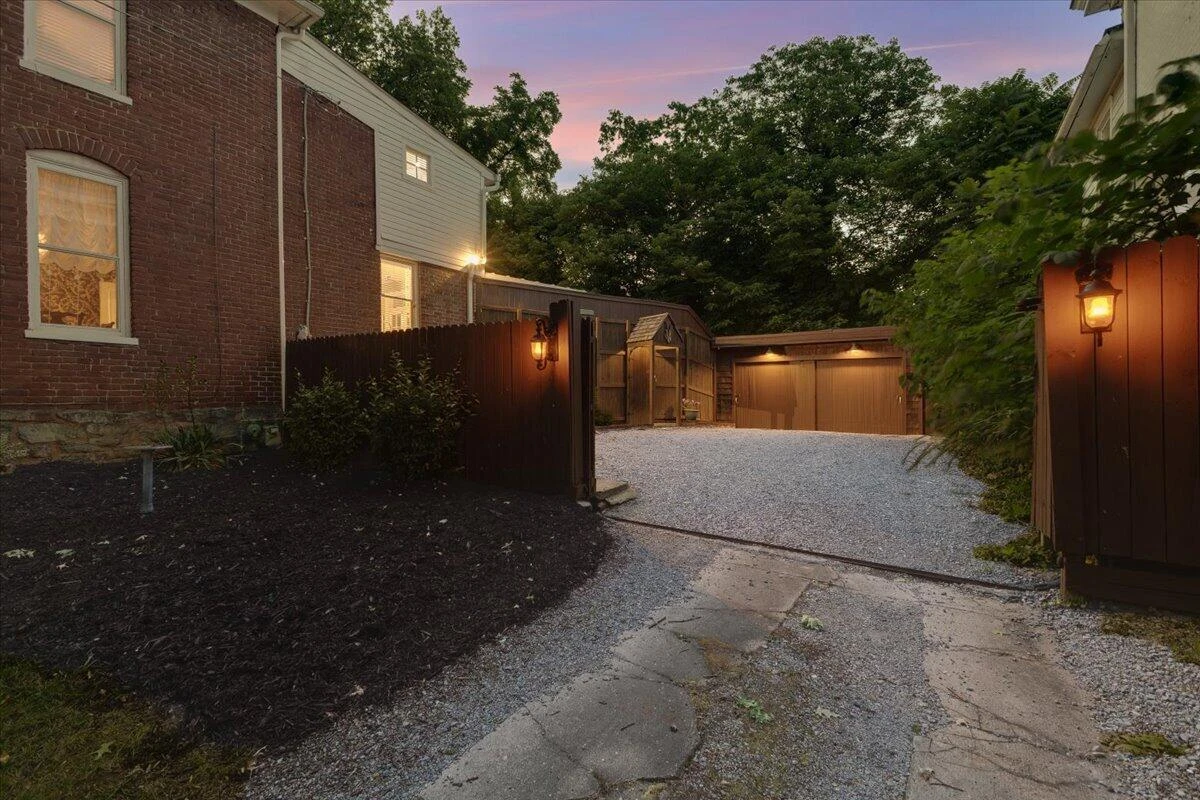 409 Highland AVE SW - Photo 56