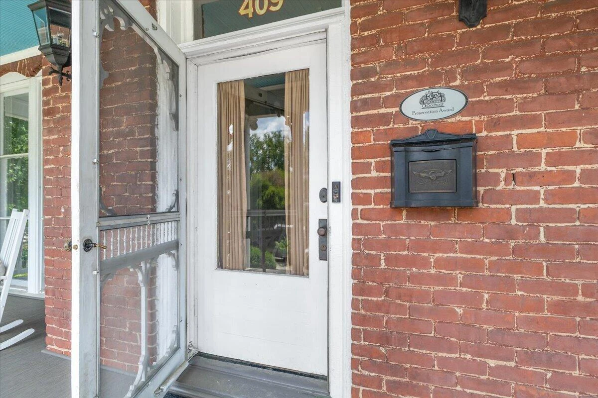 409 Highland AVE SW - Photo 9