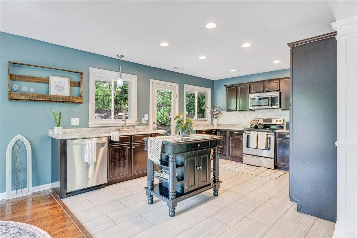 2801 Edgewood ST SW - Photo 9