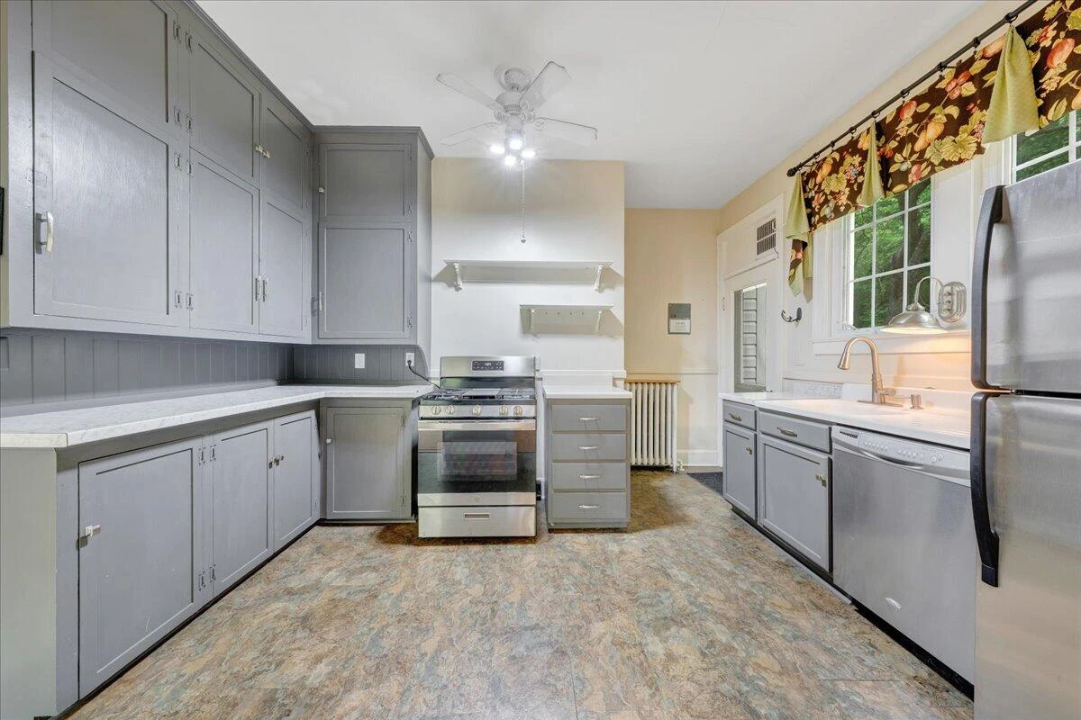 72 Bath ST - Photo 16