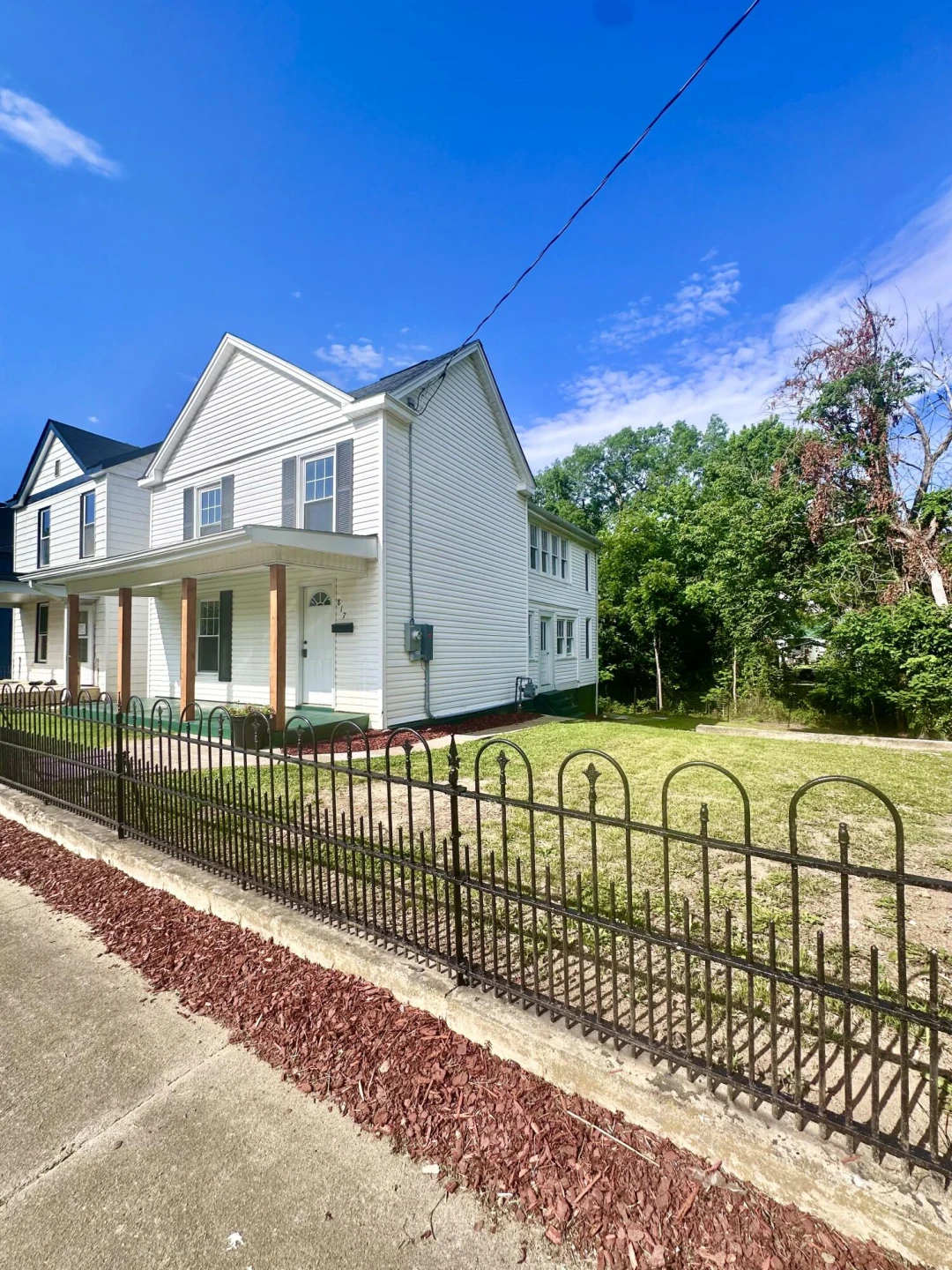 817 Rose AVE - Photo 2