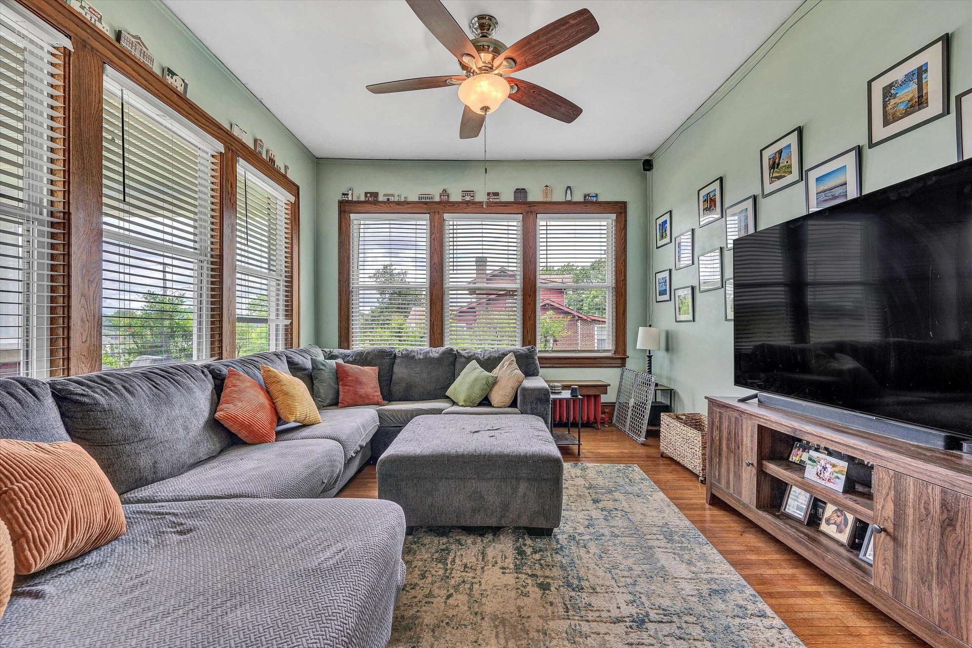 323 N Maple ST - Photo 13