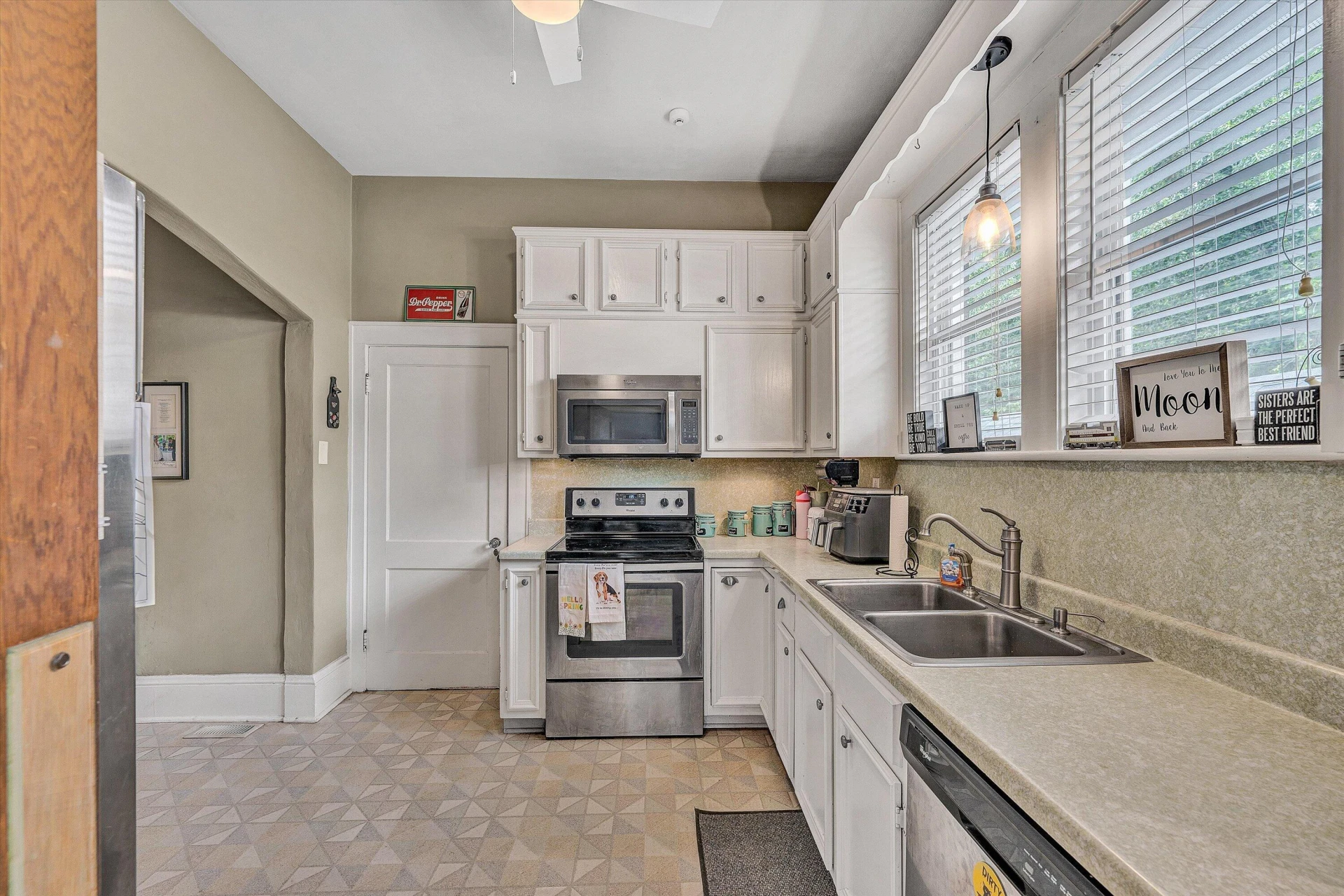 323 N Maple ST - Photo 17