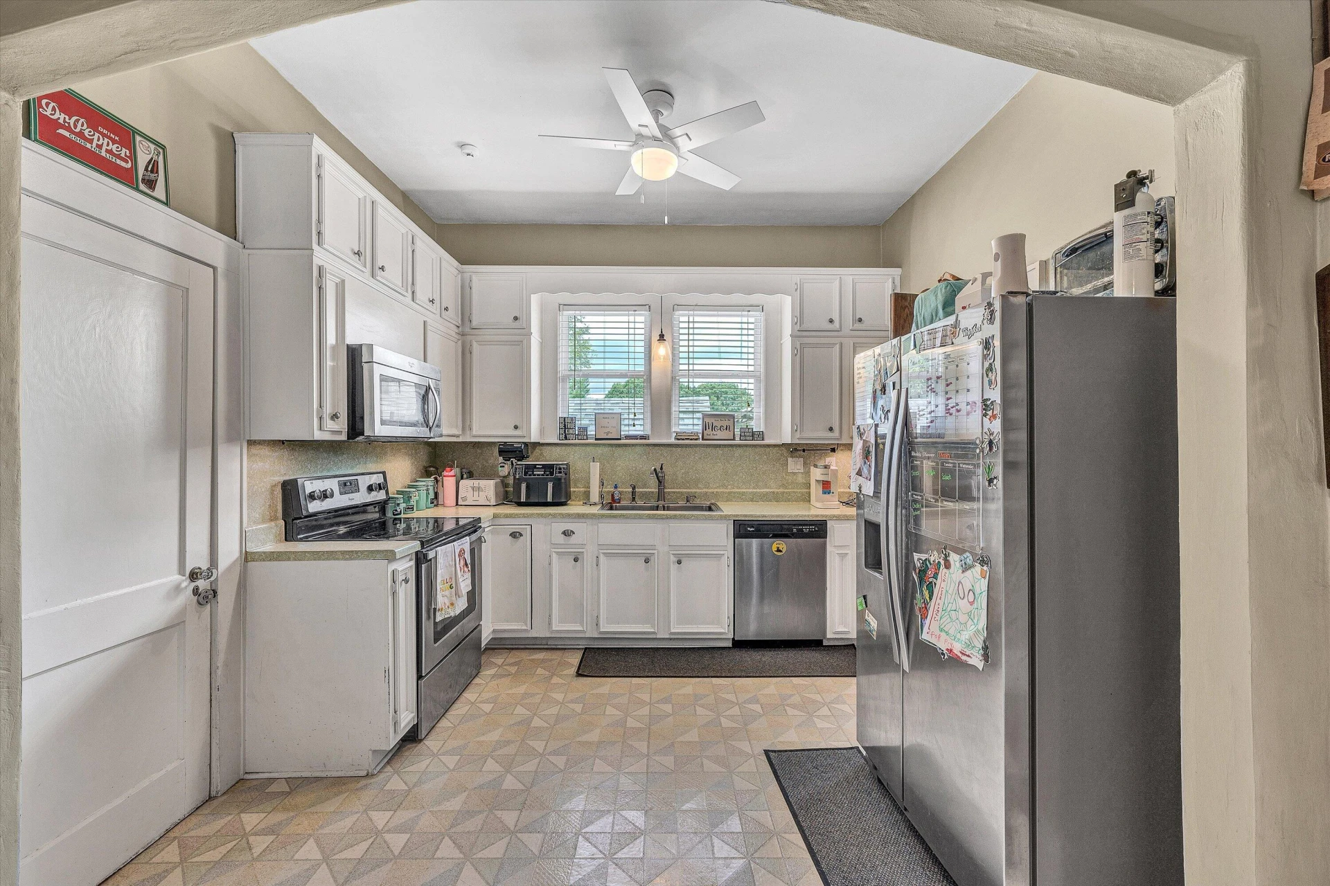 323 N Maple ST - Photo 18