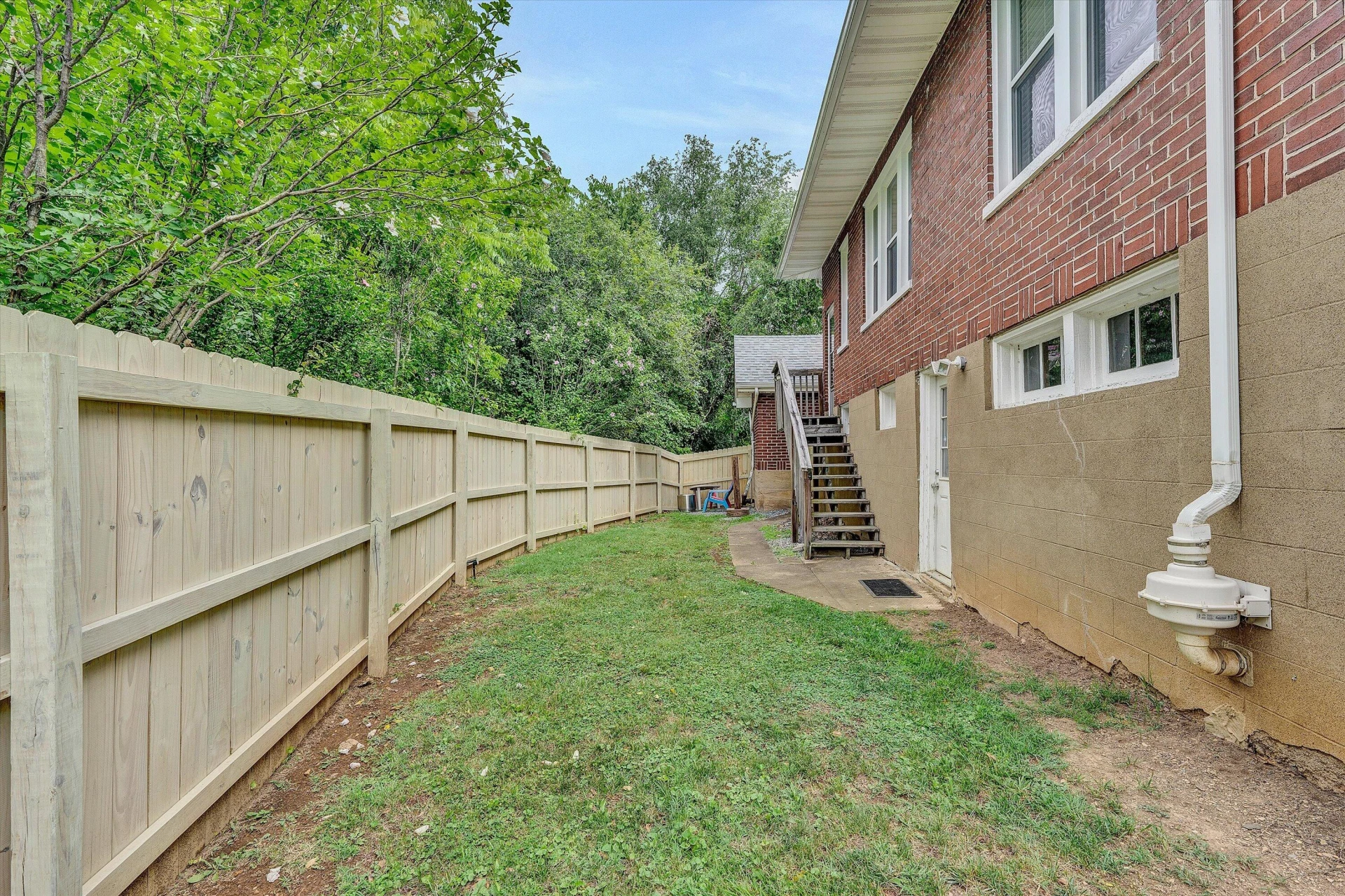 323 N Maple ST - Photo 34