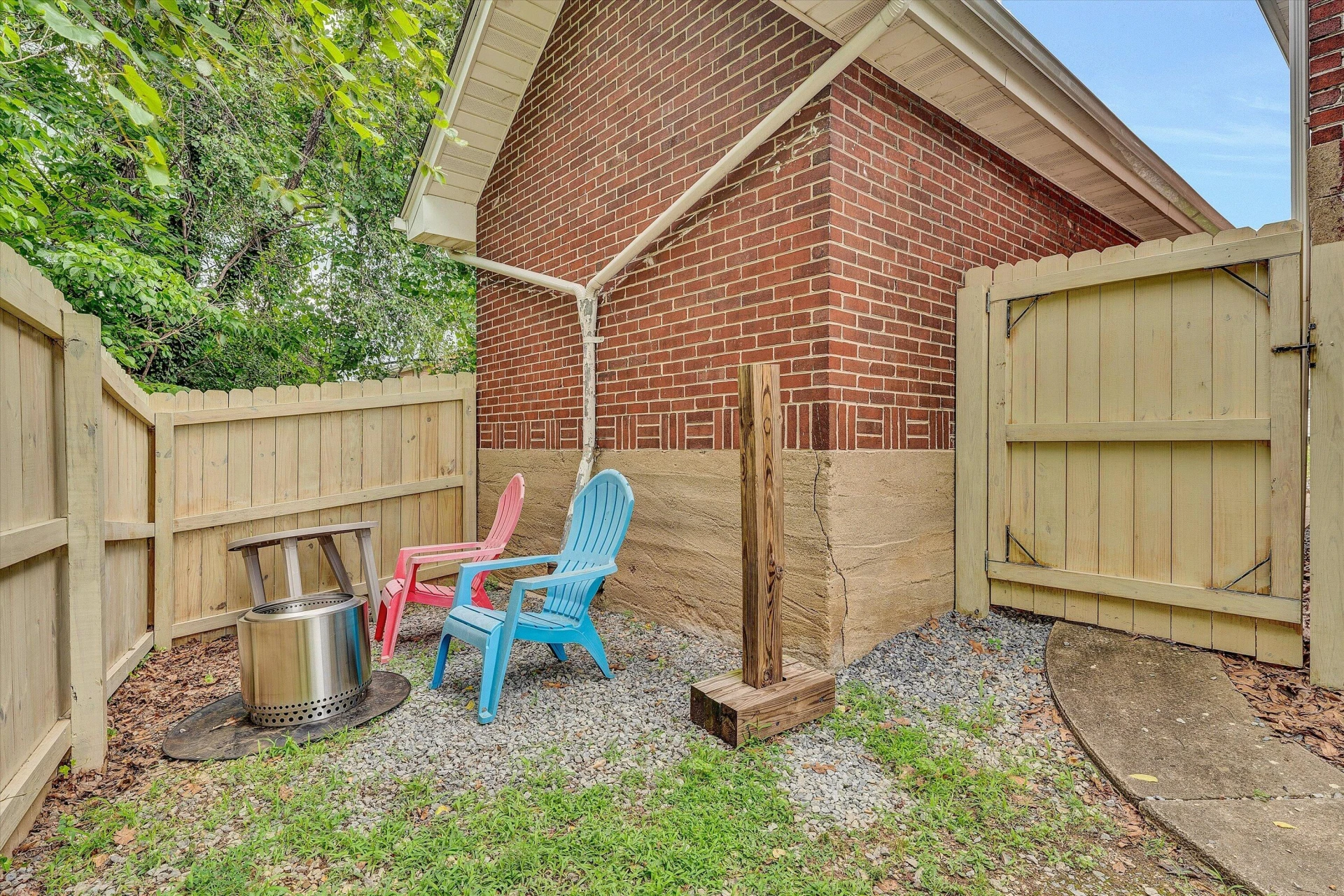 323 N Maple ST - Photo 35