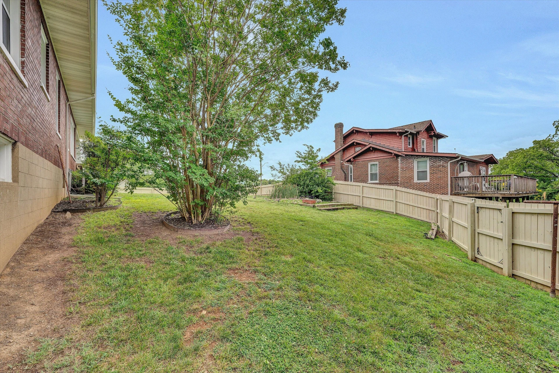 323 N Maple ST - Photo 37