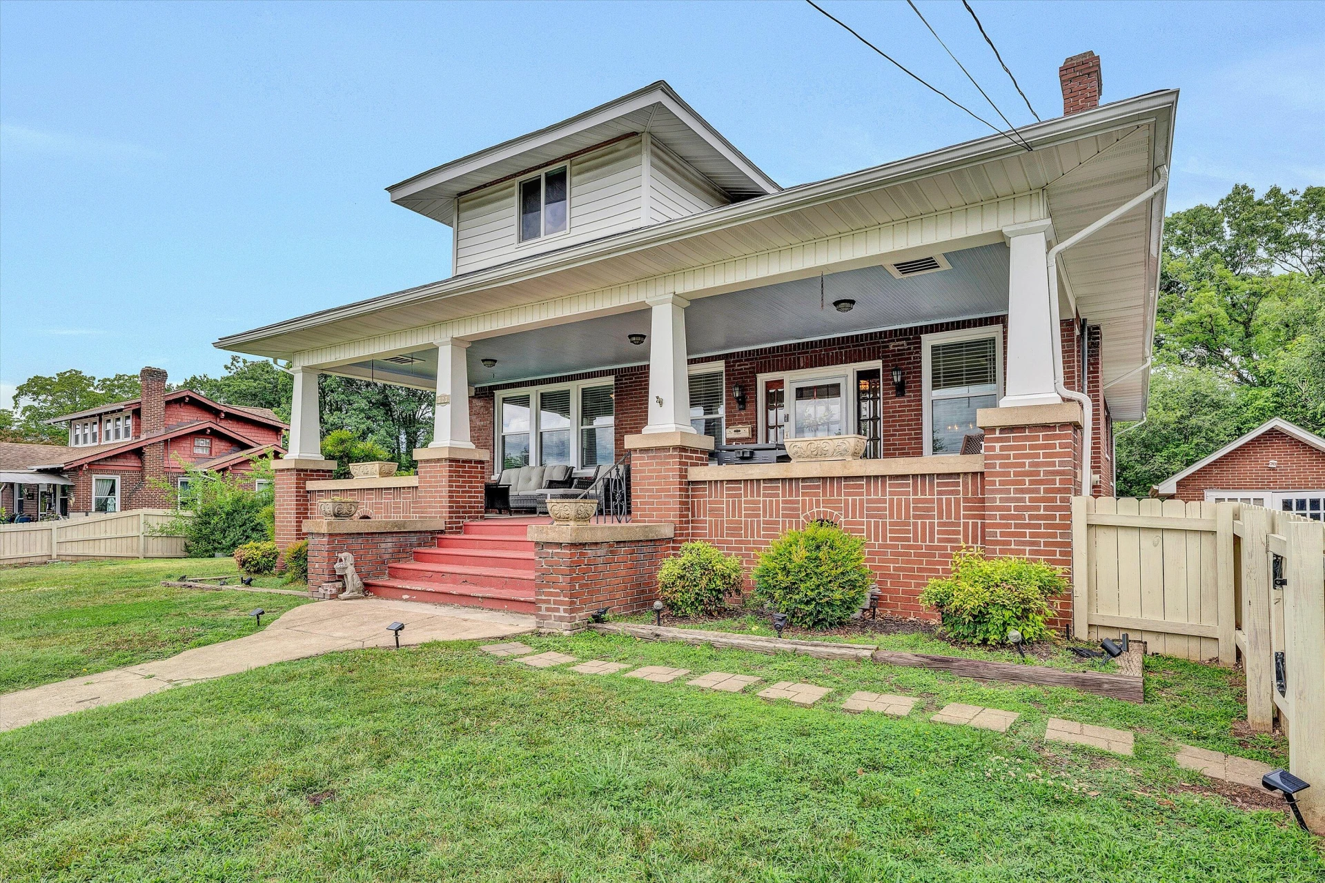 323 N Maple ST - Photo 4