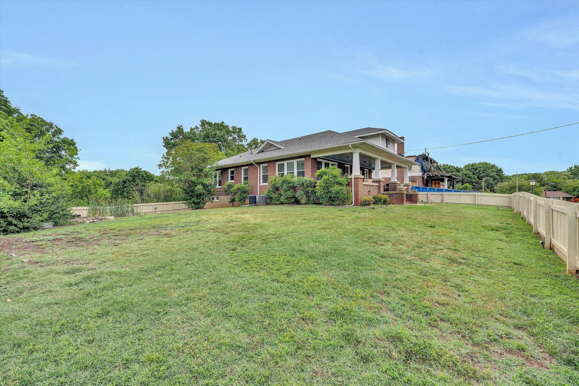 323 N Maple ST - Photo 40