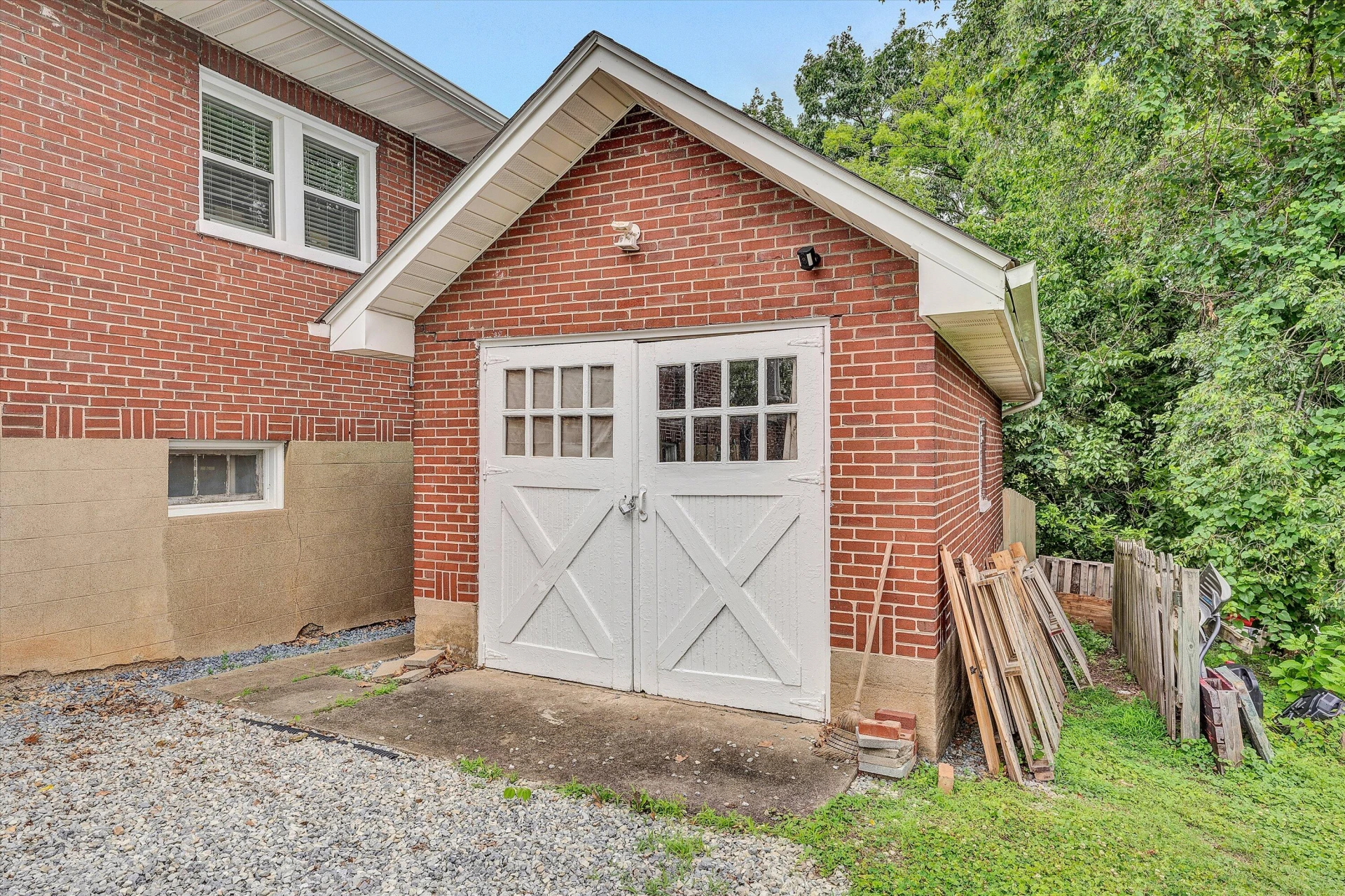 323 N Maple ST - Photo 41