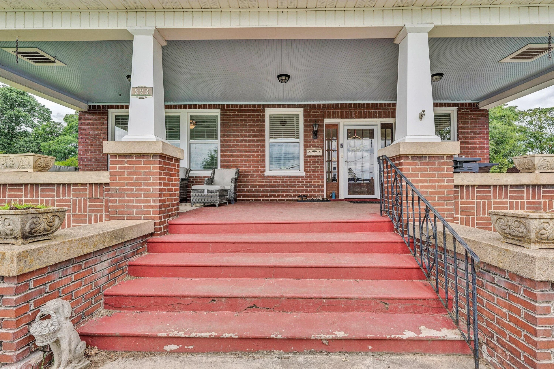 323 N Maple ST - Photo 5