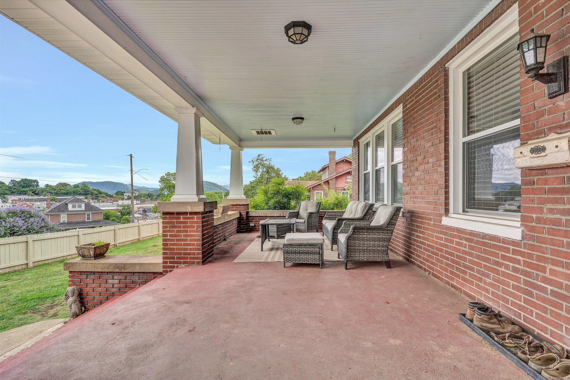 323 N Maple ST - Photo 7