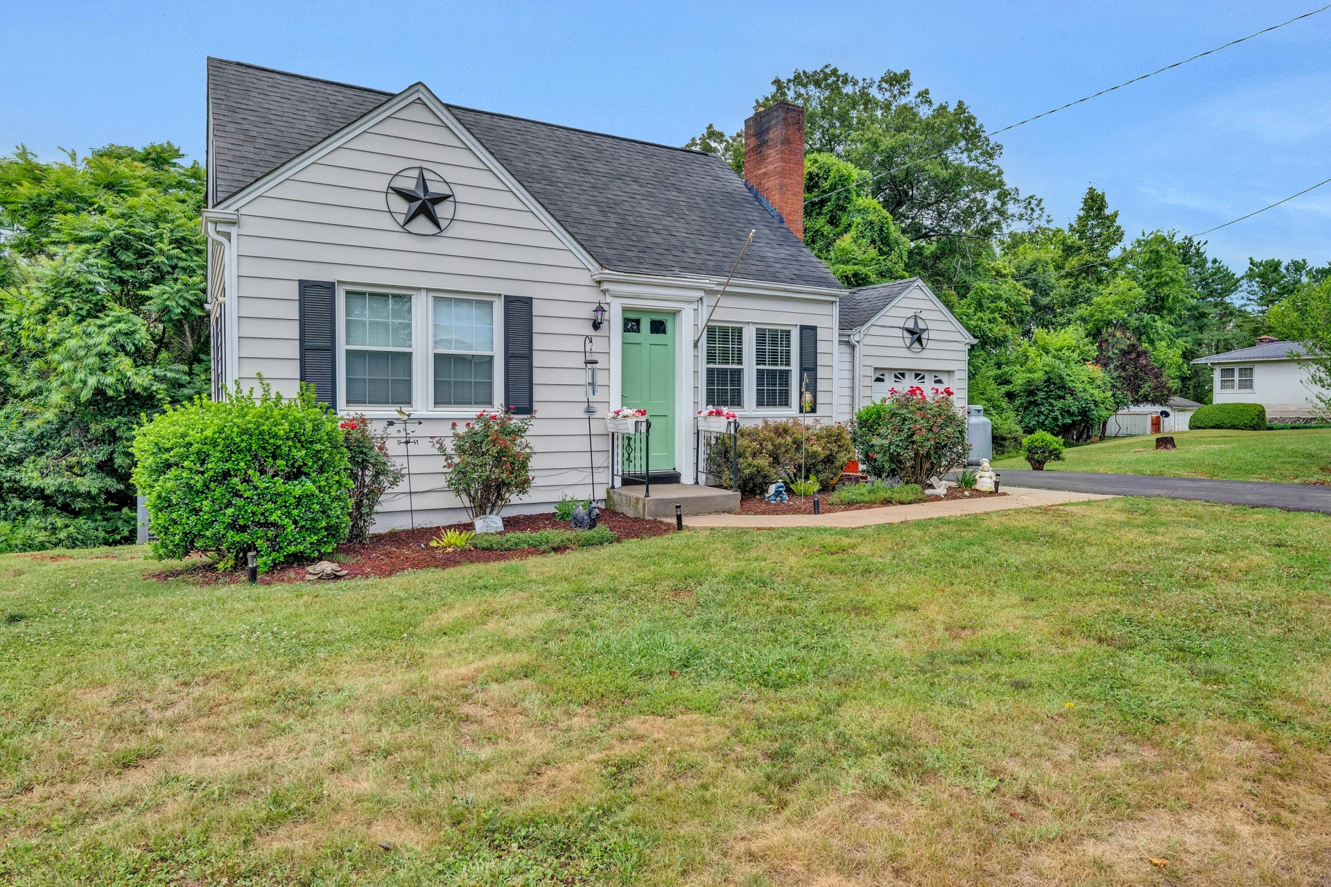 65 Windsor DR - Photo 2