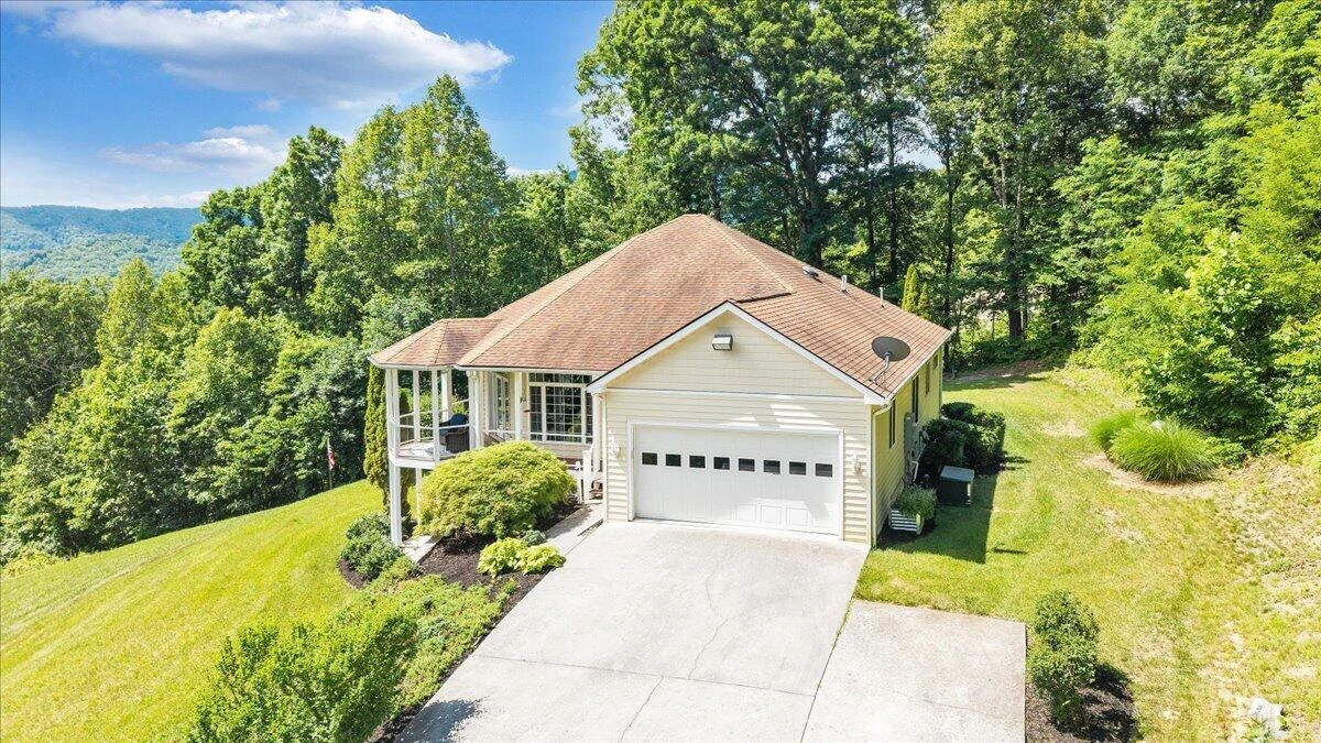 11010 Catawba RD - Photo 2