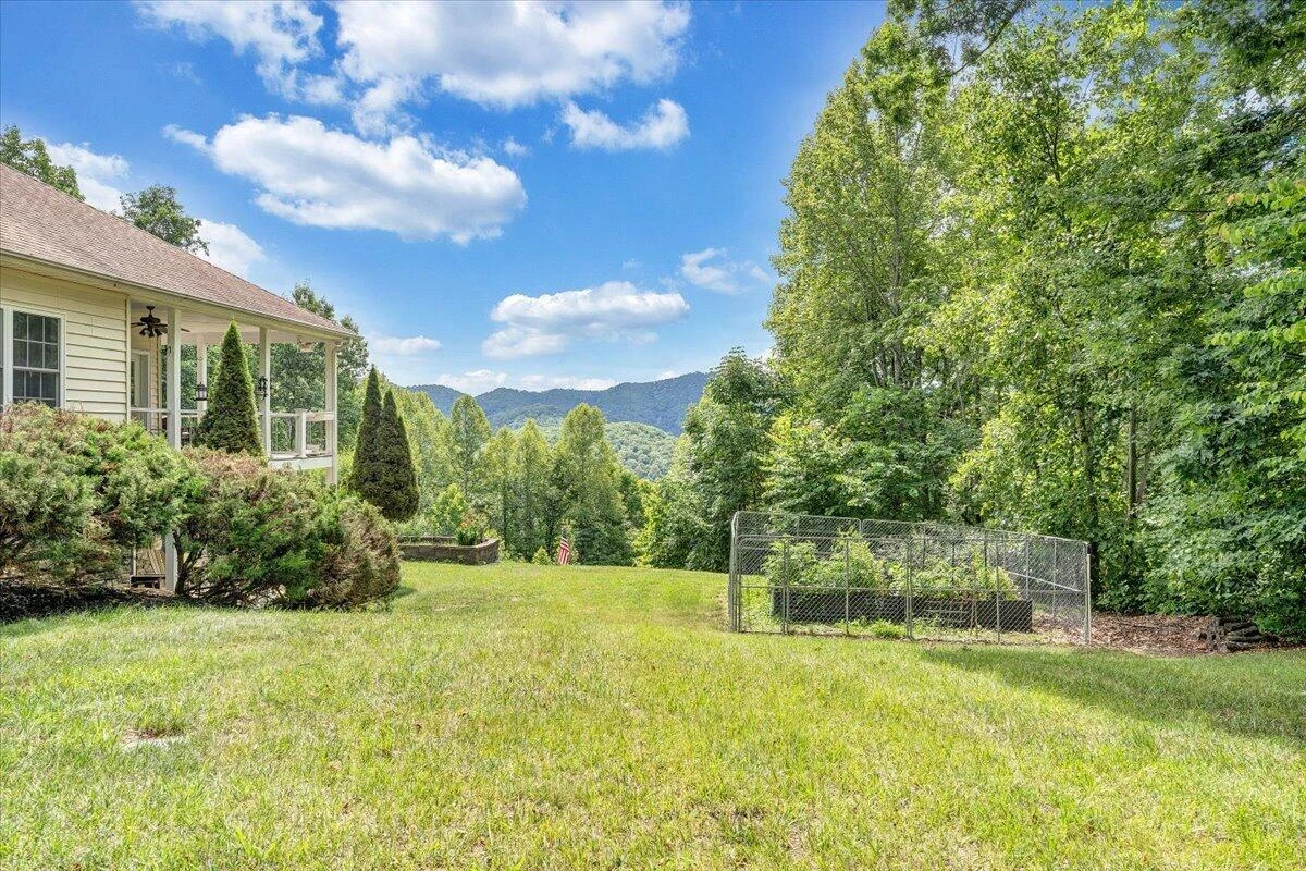 11010 Catawba RD - Photo 6